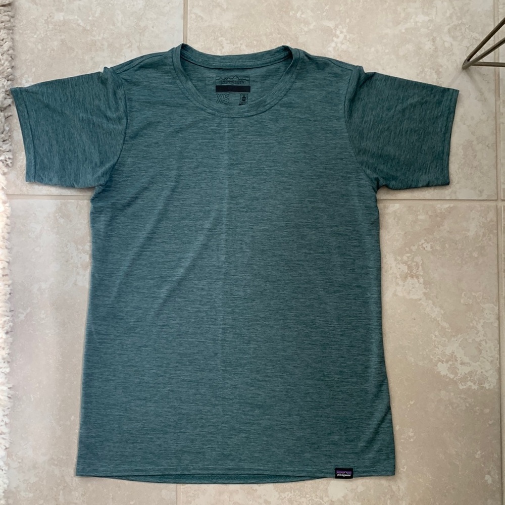 Patagonia T-shirt. Worn once. Size XS. Great condition!